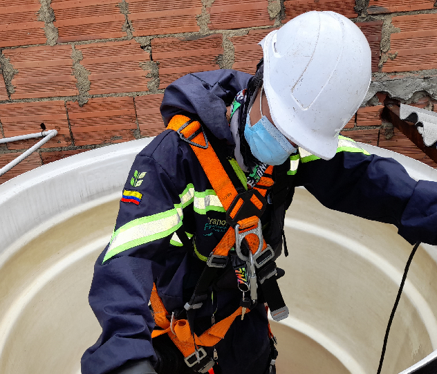 LIMPIEZA Y DESINFECCION DE TANQUES DE AGUA